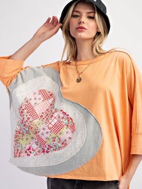 101 ❤️ EASEL HEART PATCH MINERAL WASHED KNIT TOP
-HALF SLEEVES